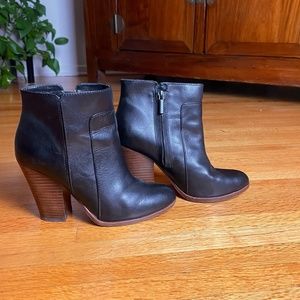 Pour la Victoire Rocker Boots  Size 6.5